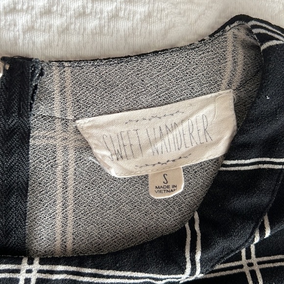 Sweet Wanderer Small Black/White Checkered Blouse - Picture 12 of 14